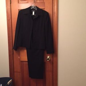 Jones New York Black Suit Size Petite 4